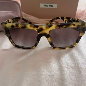 MIU MIU Light Havana/Grey Gradient
Made In Italy